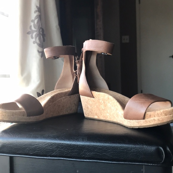ugg zoe wedge cork sandal